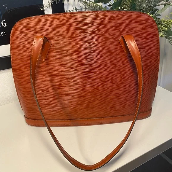 Vintage Louis Vuitton Epi Lussac Shoulder Bag In Kenyan Fawn - Picture 9 of 15